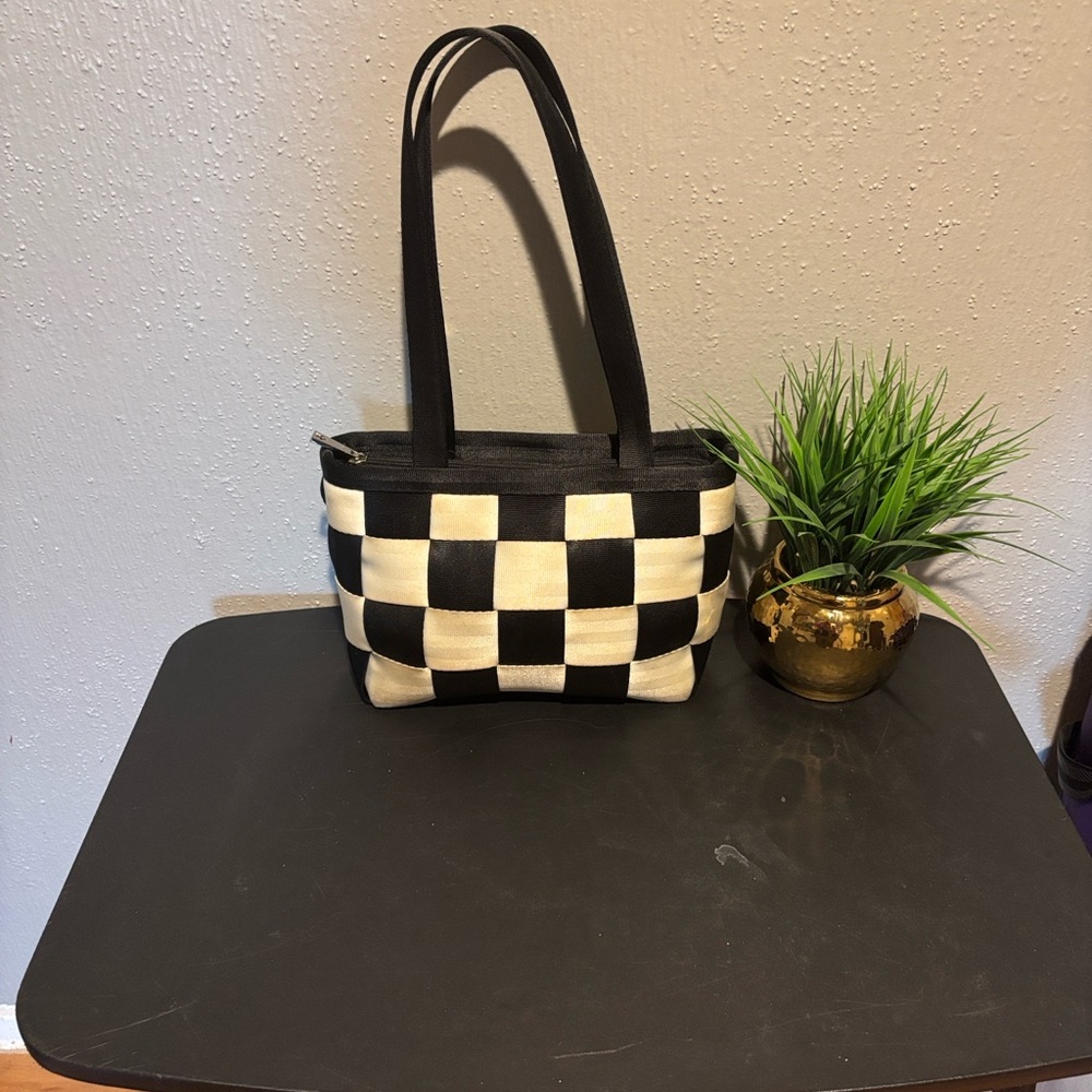 Harveys Original Black and White Checkered Shoulder Seatbelt Bag